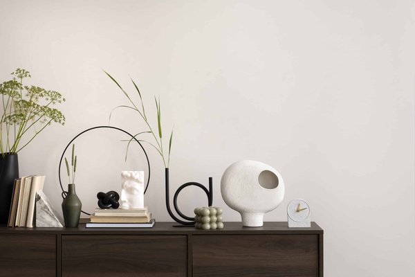 Quels sont les critères pour choisir des vestes de mi-saison qui s'harmonisent avec des robes fleuries ?