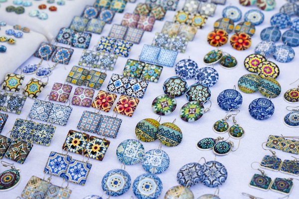 Pourquoi opter pour des bijoux en porcelaine ?